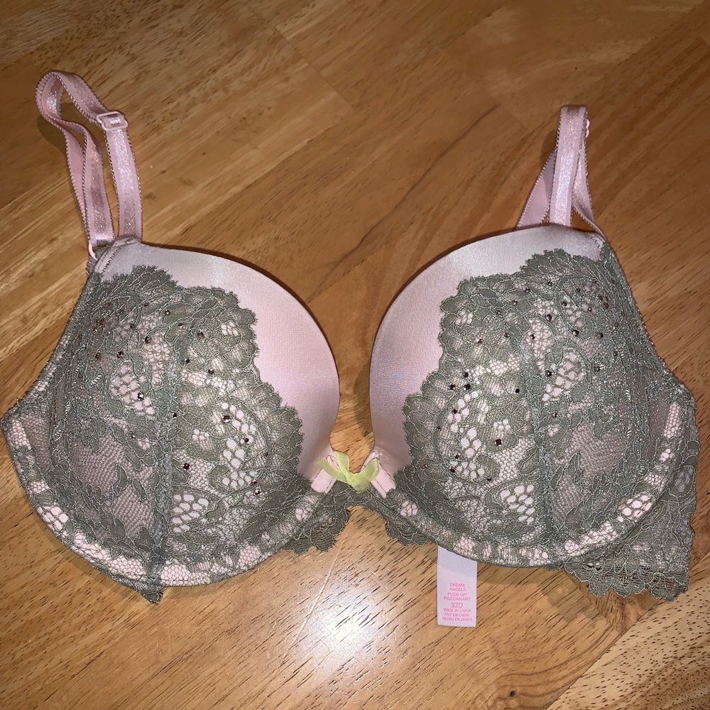 Victoria’s Secret Bra 32D
